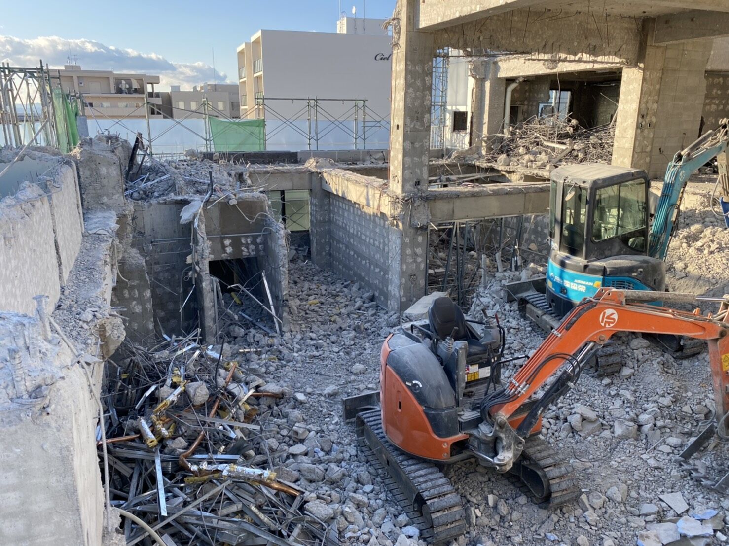 F559C279-3BA2-480D-B323-964F34C3E1EB